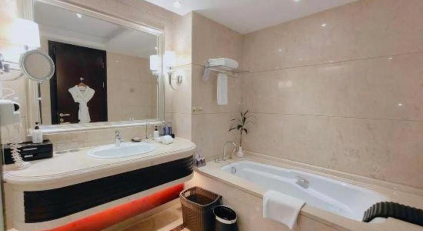Linyi Blue Horizon International Hotel Yi He Екстериор снимка