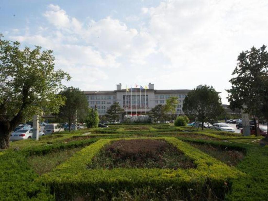 Linyi Blue Horizon International Hotel Yi He Екстериор снимка